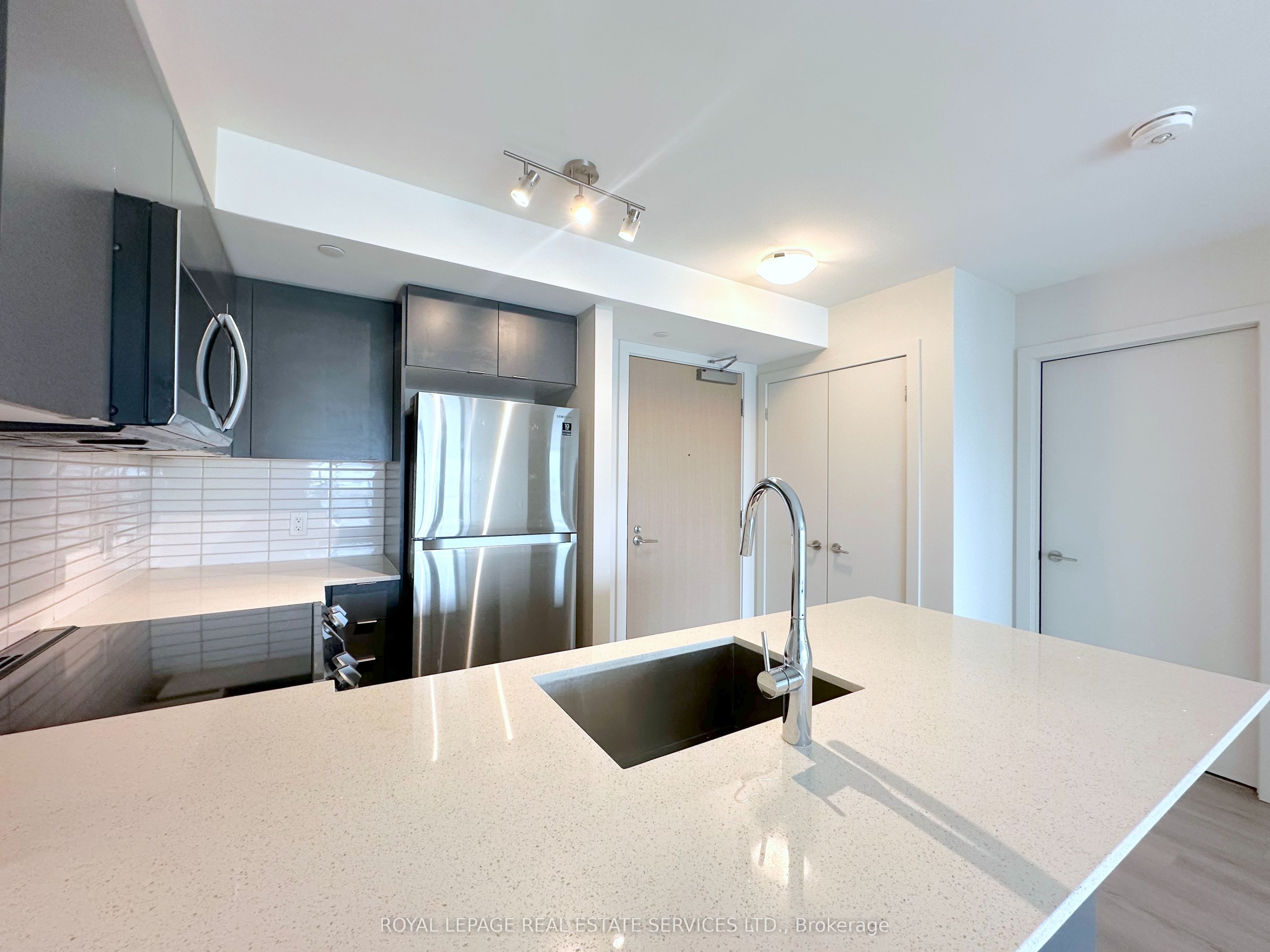 3385 Dundas Street W 514