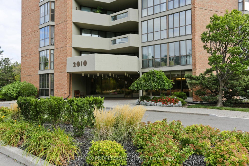 Photo of 2010 Islington Avenue #1004, Toronto, ON M9P 3S8 (MLS # W13663330)