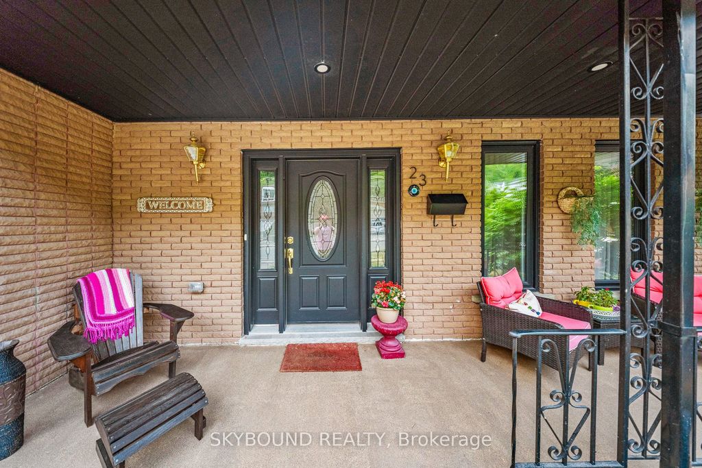 Photo of 23 Hildegard Drive, Hamilton, ON L8K 5S1 (MLS # X12465872)