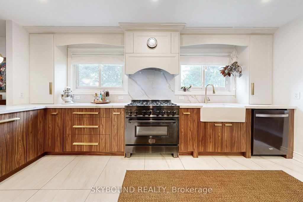 Photo of 23 Hildegard Drive, Hamilton, ON L8K 5S1 (MLS # X12465872)