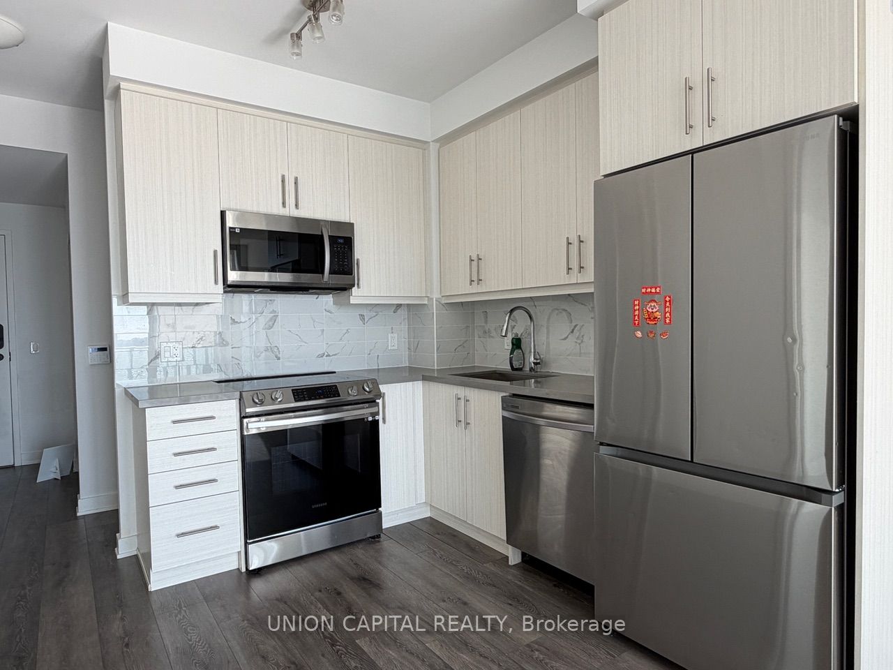 105 Oneida Crescent 1201