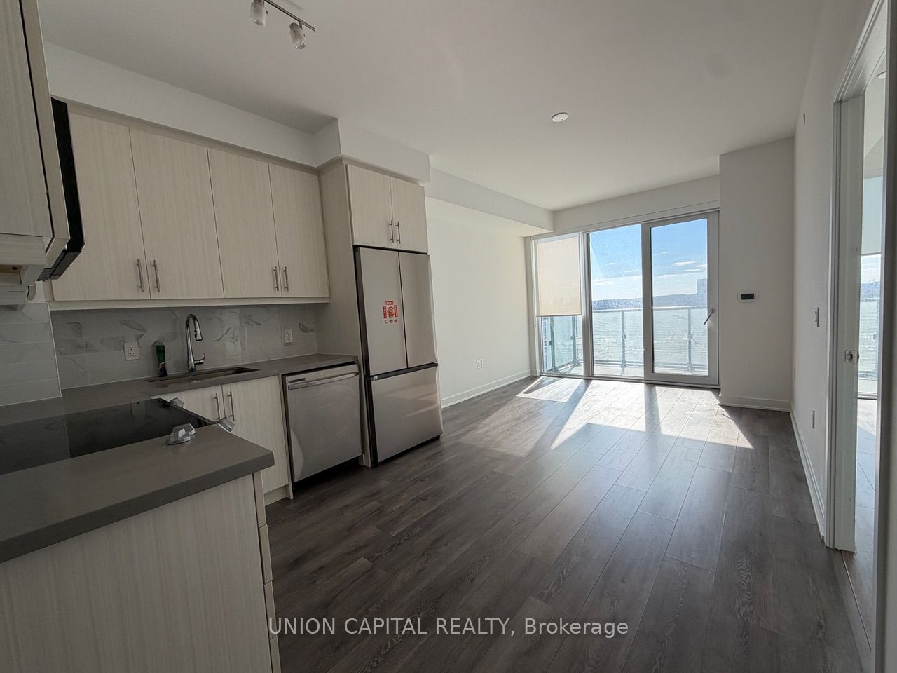 105 Oneida Crescent 1201