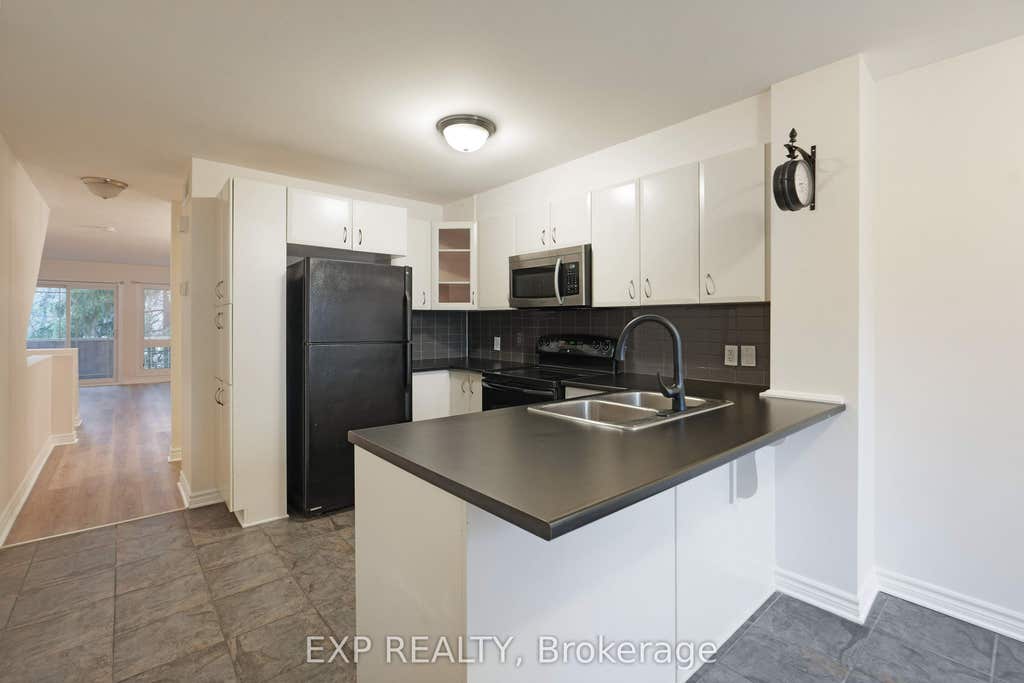 Photo of 201 Paseo Private #14, South of Baseline to Knoxdale, ON K2G 4N7 (MLS # X13660634)