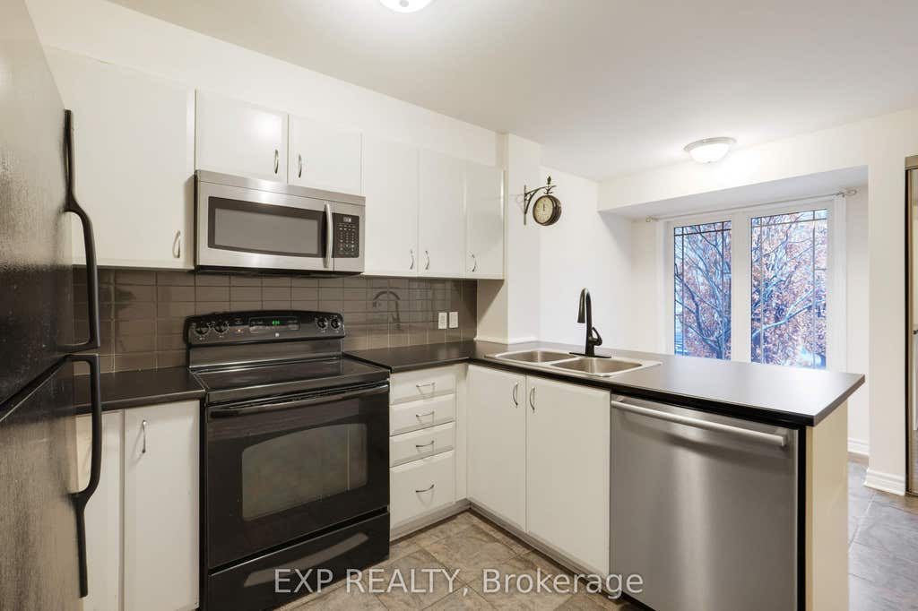 Photo of 201 Paseo Private #14, South of Baseline to Knoxdale, ON K2G 4N7 (MLS # X13660634)