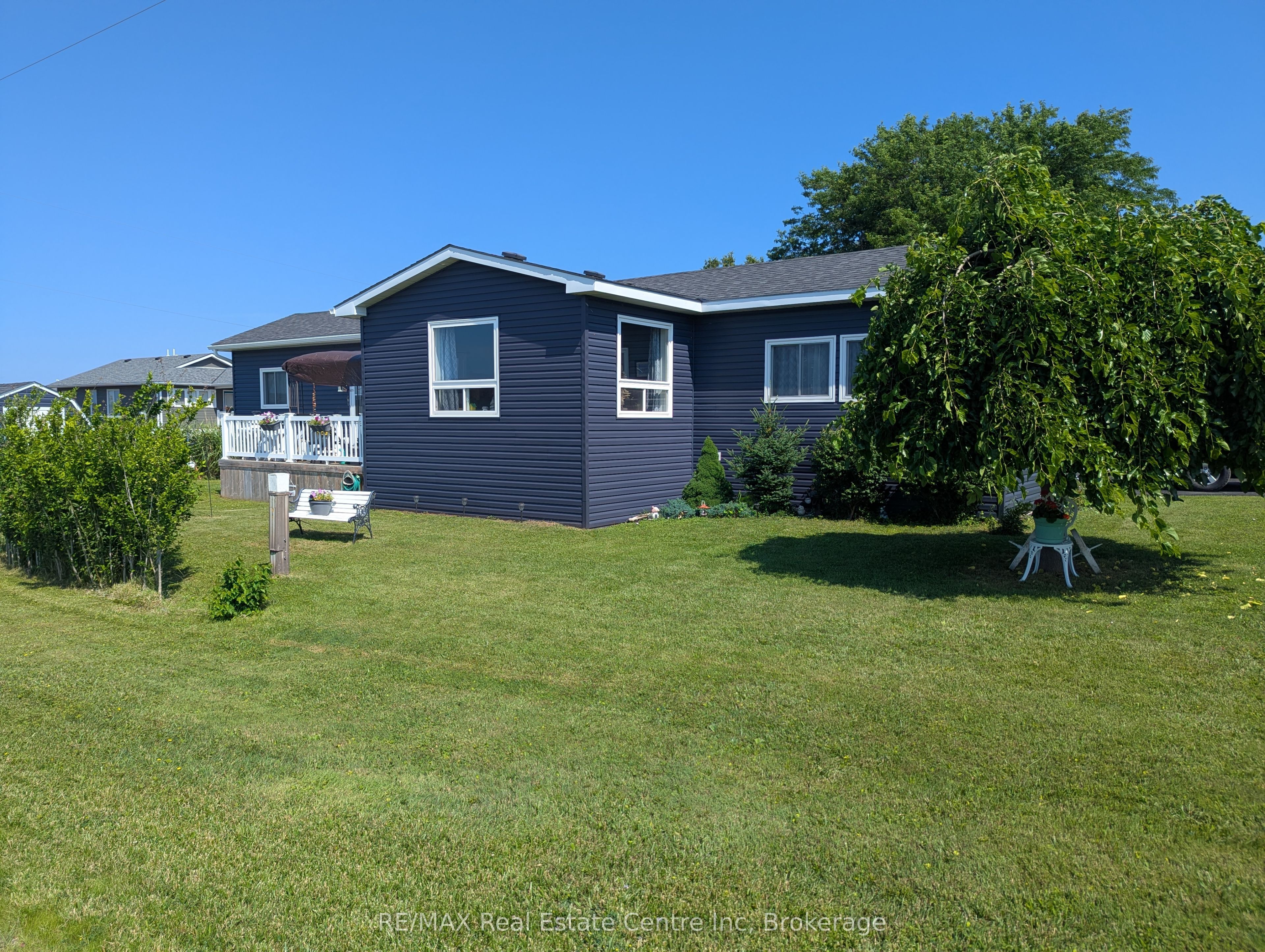 Photo 1 of 36 — 27 Cranberry Drive, Ashfield-Colborne-Wawanosh, ON N7A 3Y3