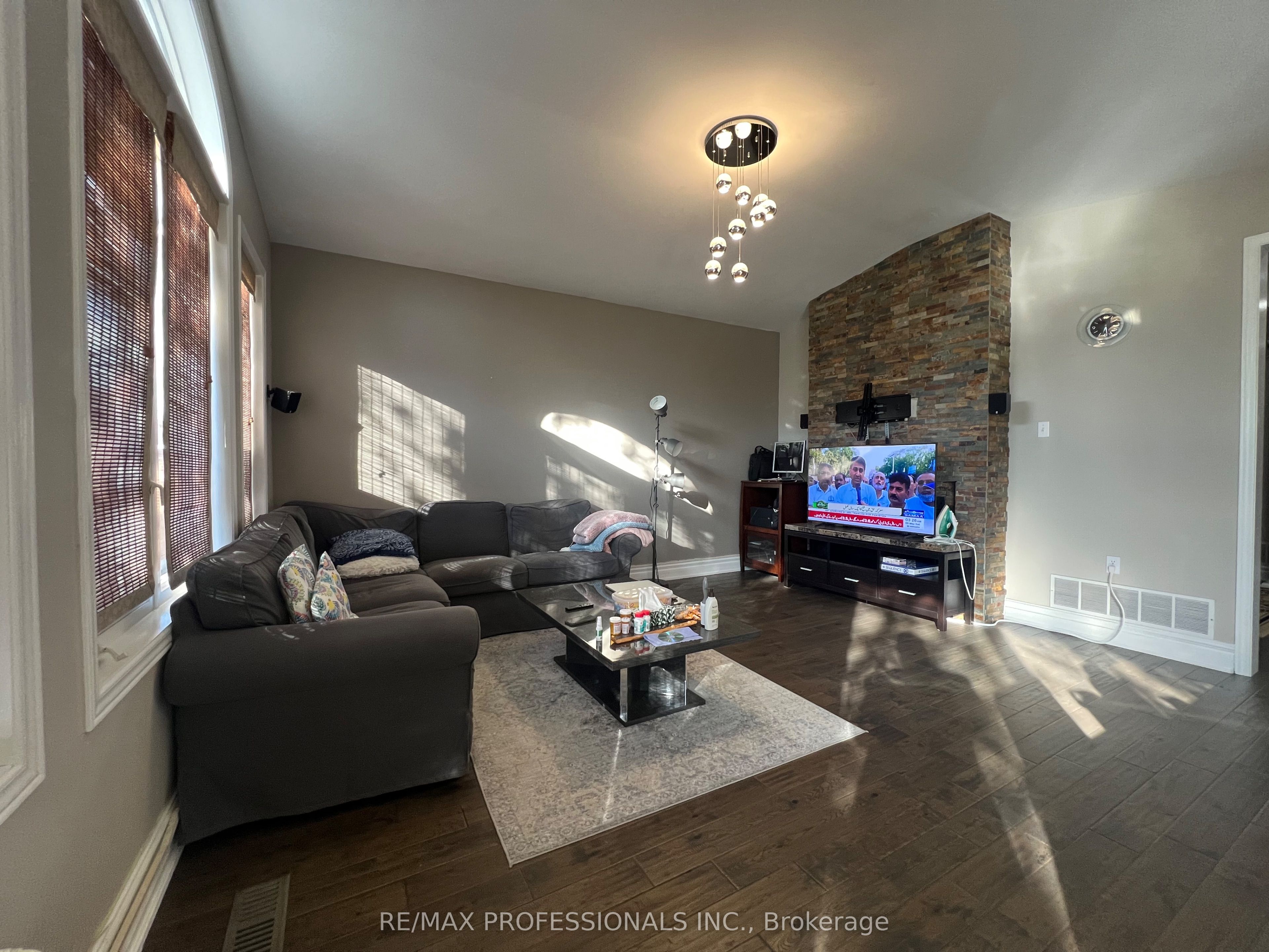 3895 Henrietta Way