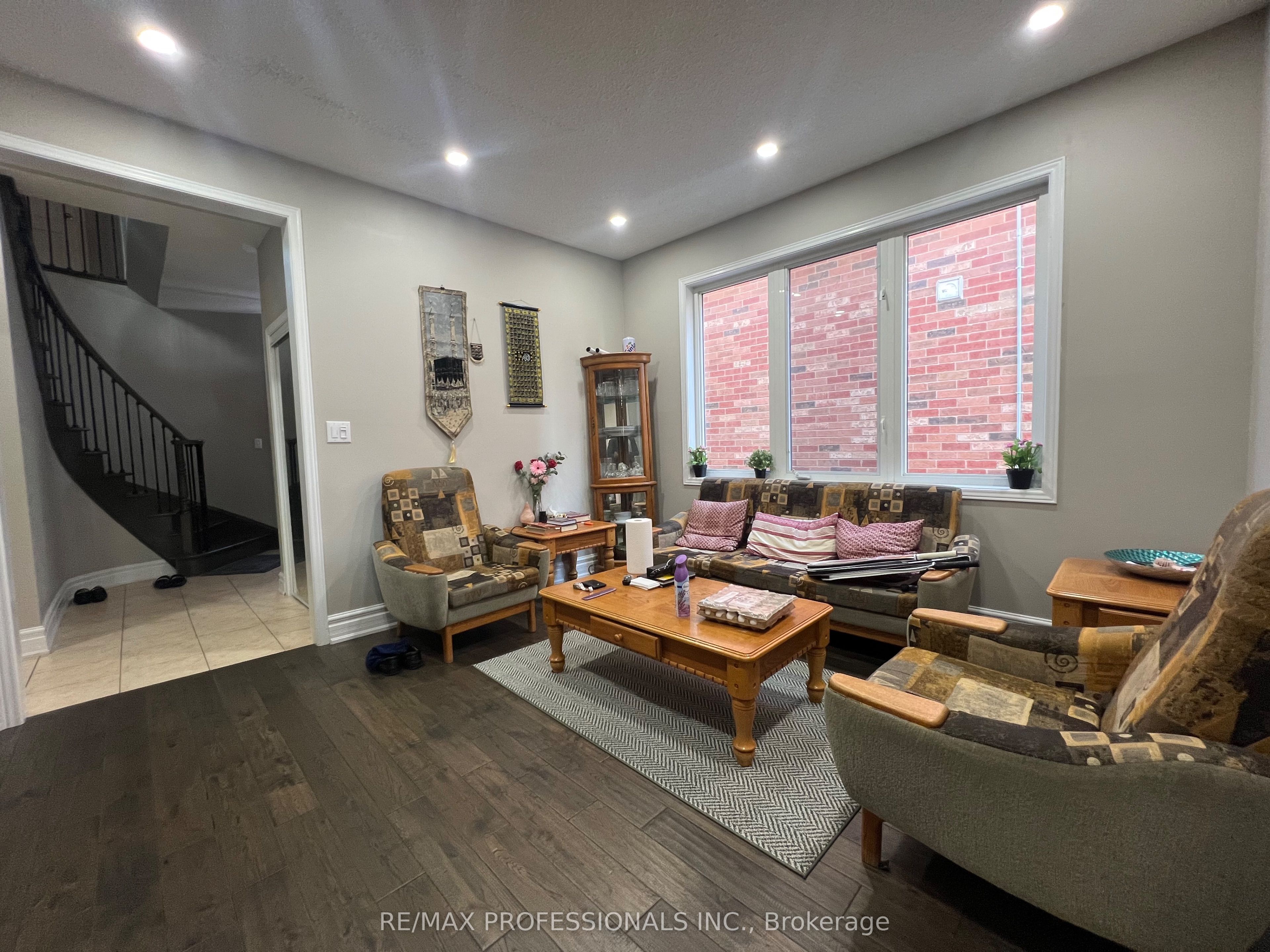 3895 Henrietta Way
