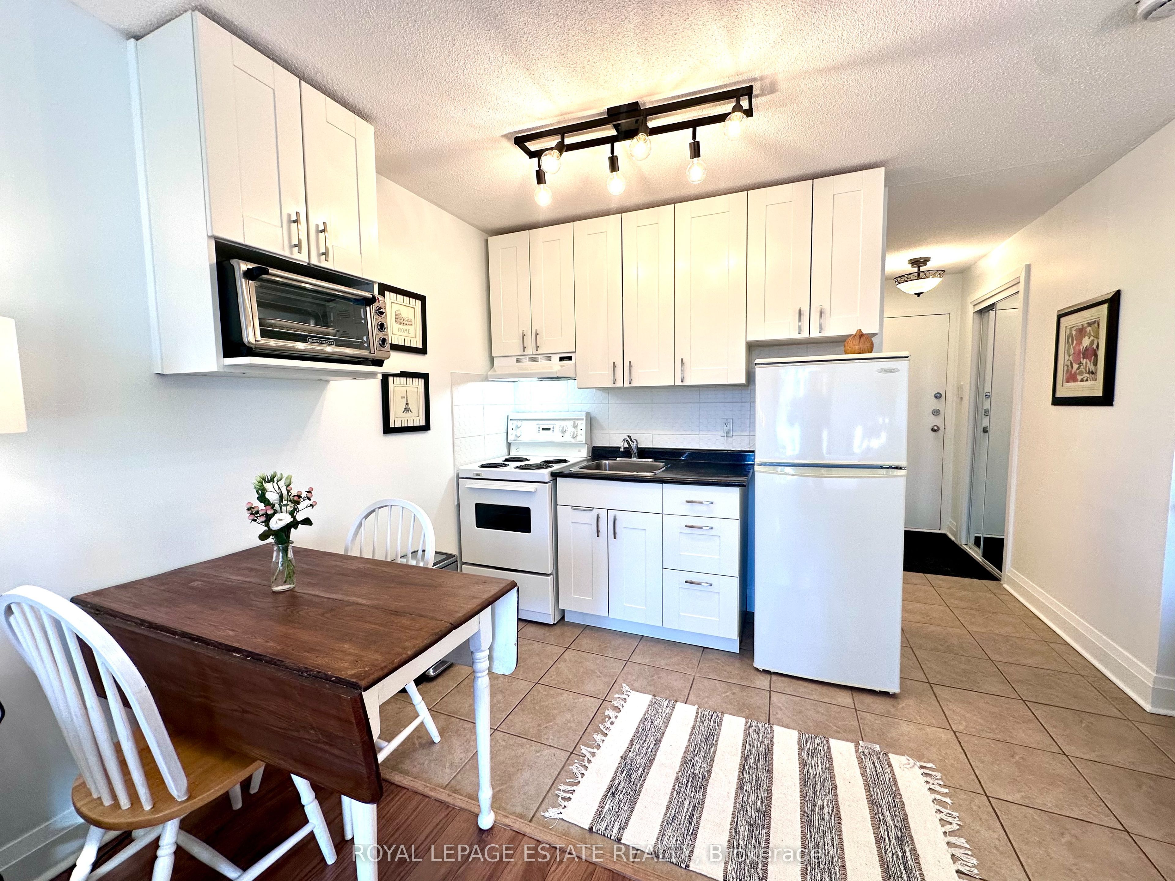 123 Woodbine Avenue 309