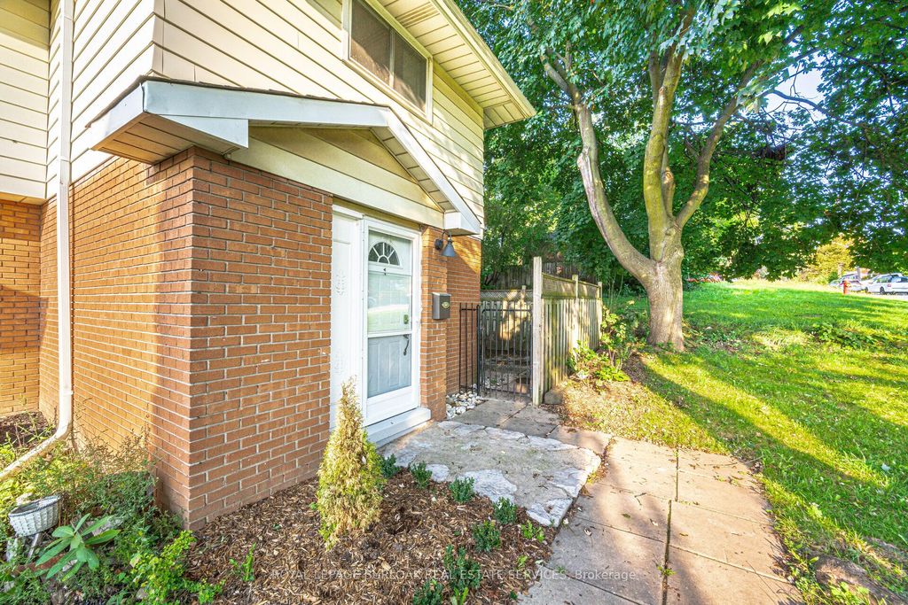 Photo of 1116 Homewood Drive #1, Burlington, ON L7P 2M2 (MLS # W12814944)