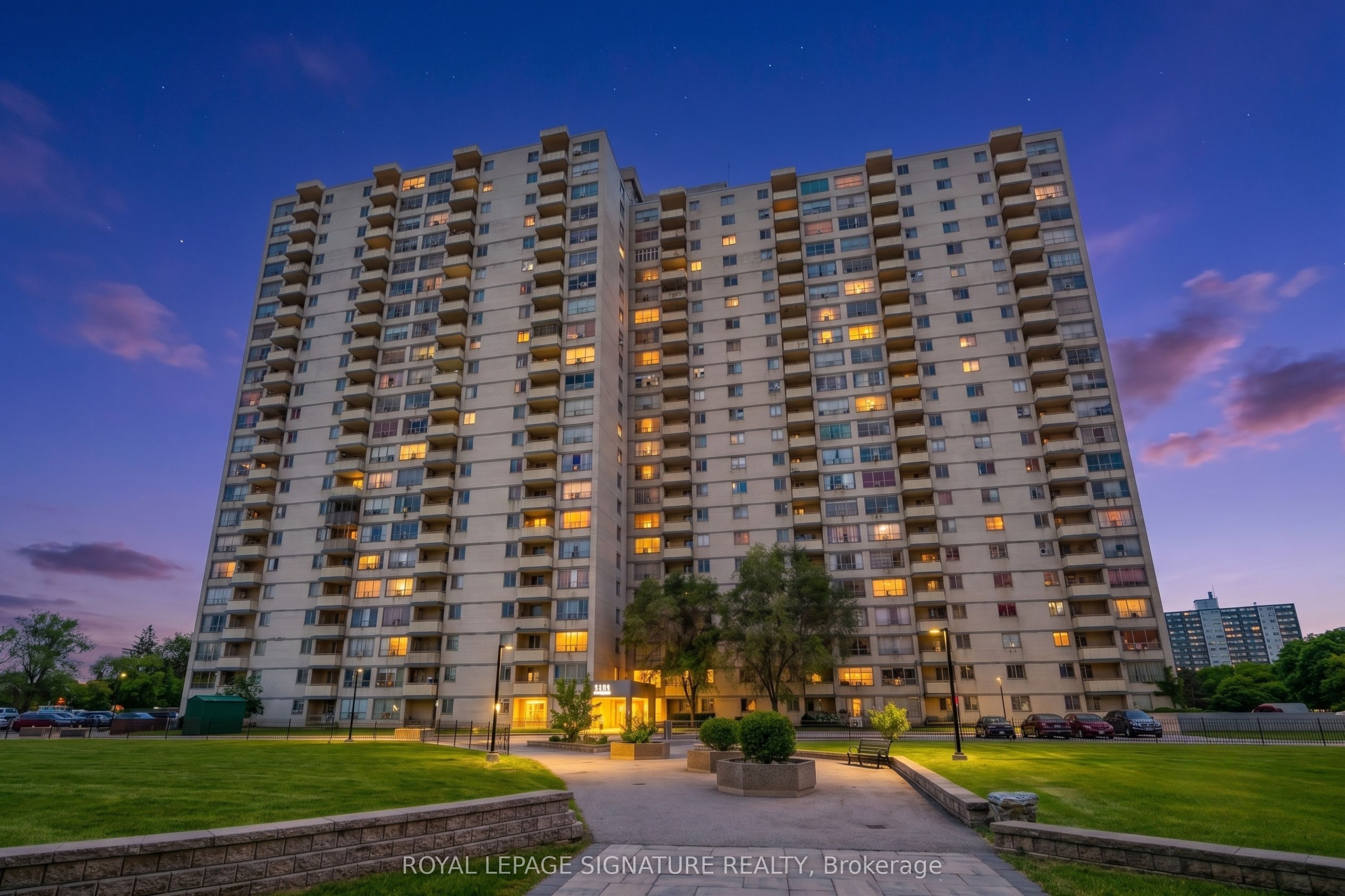 Photo 1 of 10 — 340 Dixon Road 1008, Toronto, ON M9R 1T1