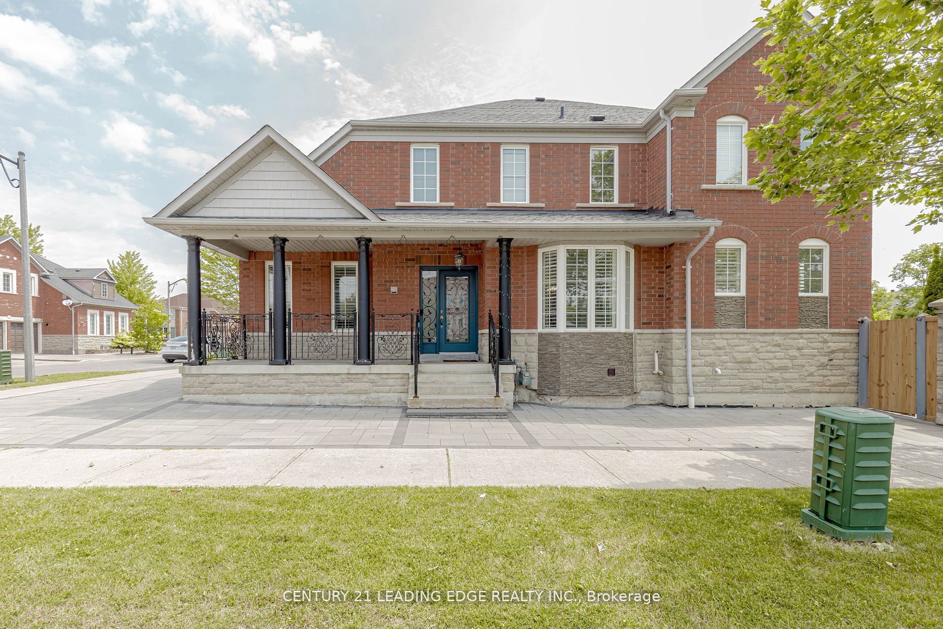15 Alden Square