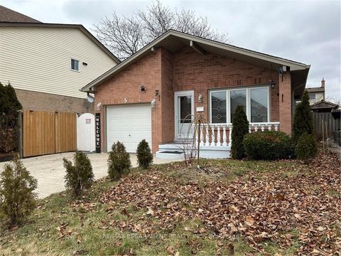 Photo of 5 Twinoaks Crescent, Hamilton, ON L8J 2E6 (MLS # X12469069)