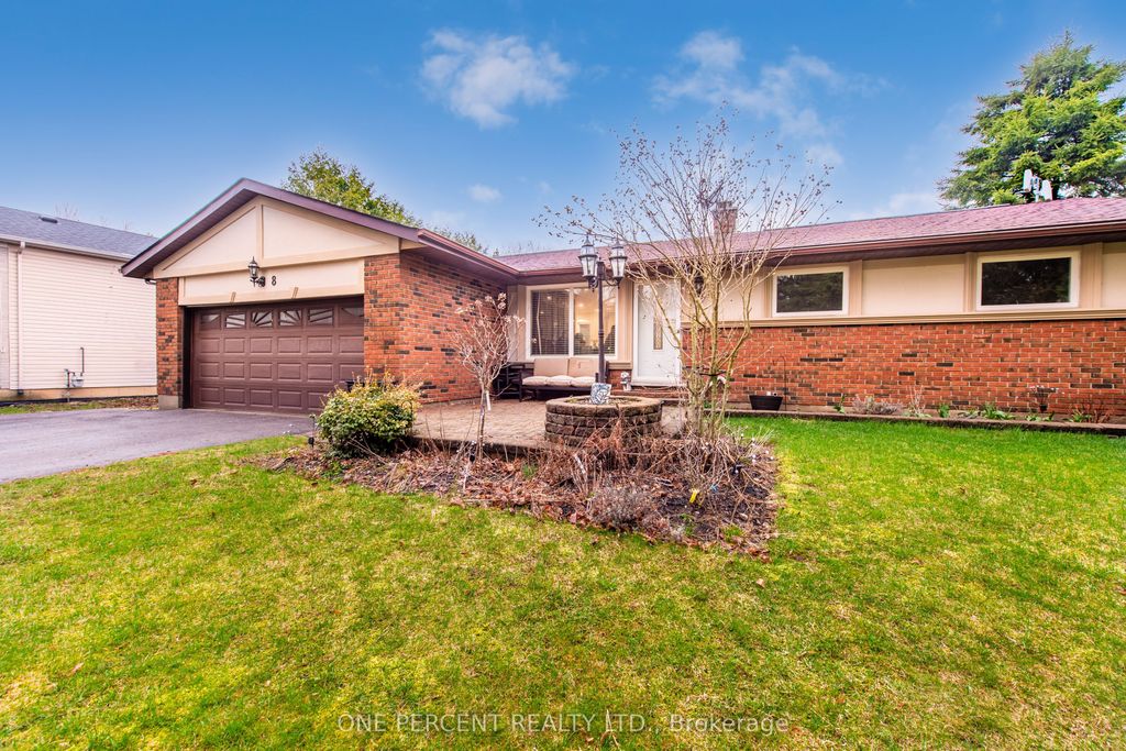 Photo of 8 Cardwell Court, Adjala-Tosorontio, ON L0G 1W0 (MLS # N13023094)