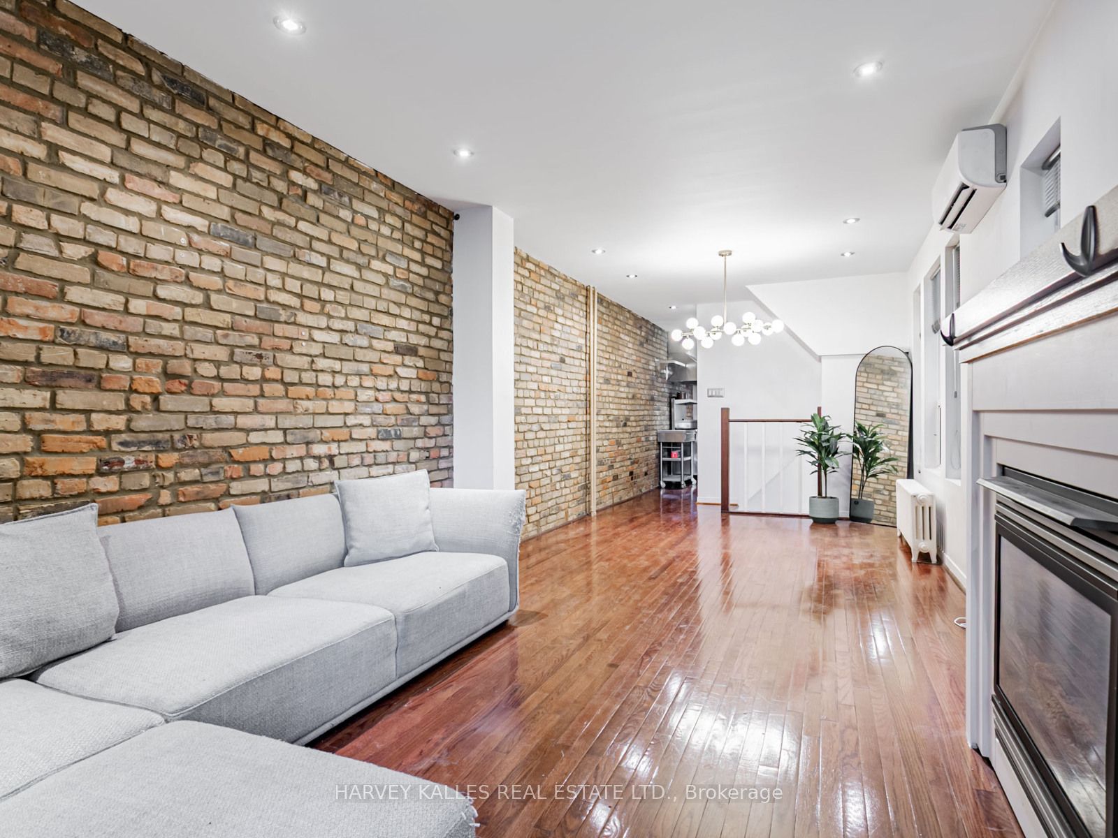 490 Montrose Avenue Main