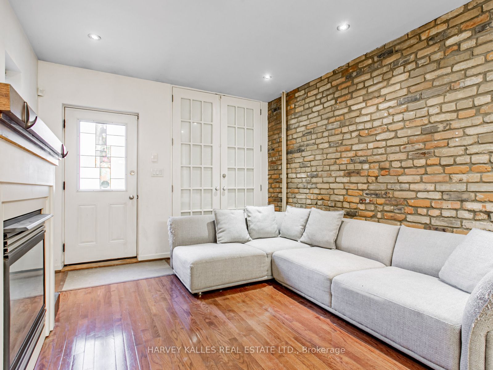 490 Montrose Avenue Main