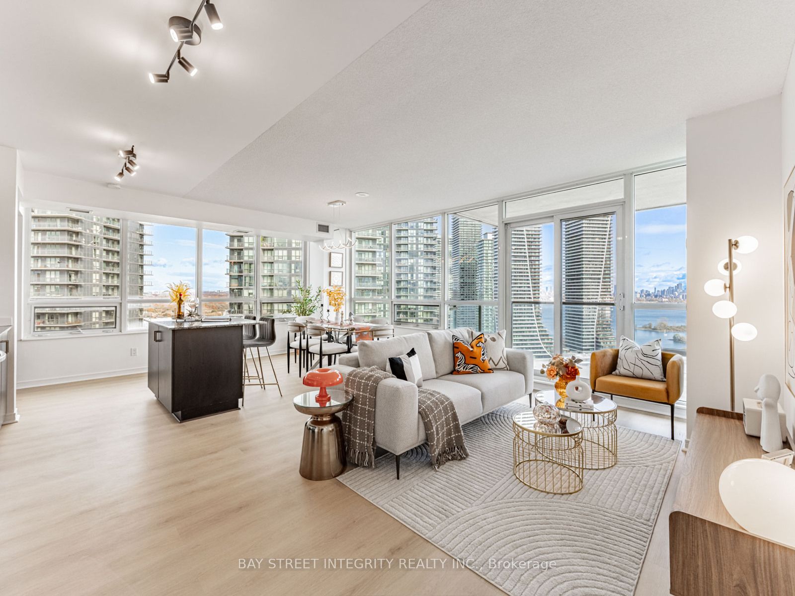 2230 Lakeshore Boulevard W 2706