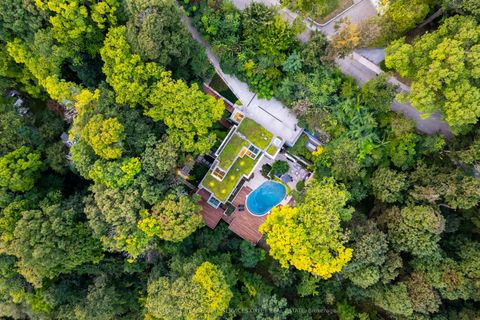 11 Beaumont Road Toronto ON M4W 1V4