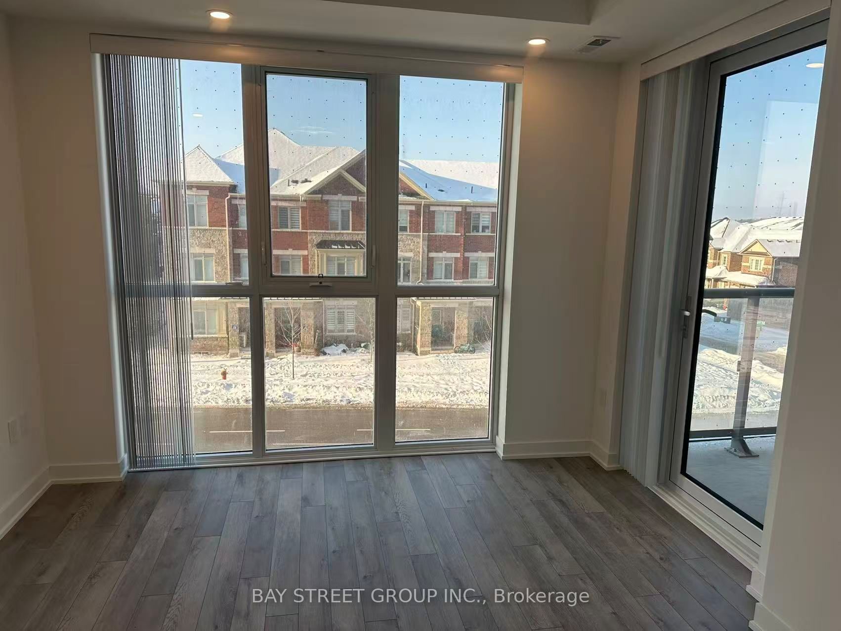 1005 DUNDAS Street E 361