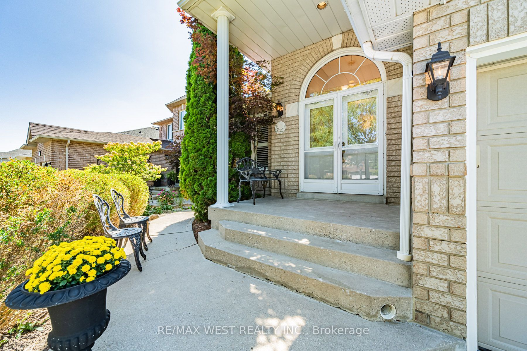 382 Melville Avenue