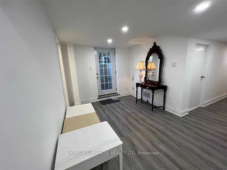 3371 Schomberg Avenue