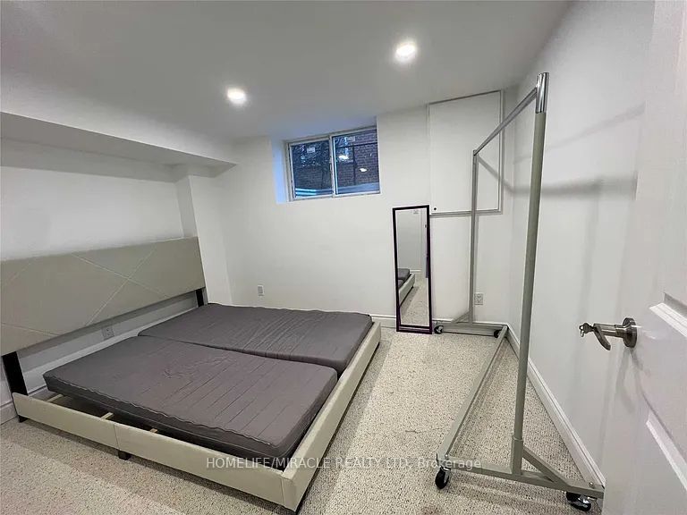 3371 Schomberg Avenue