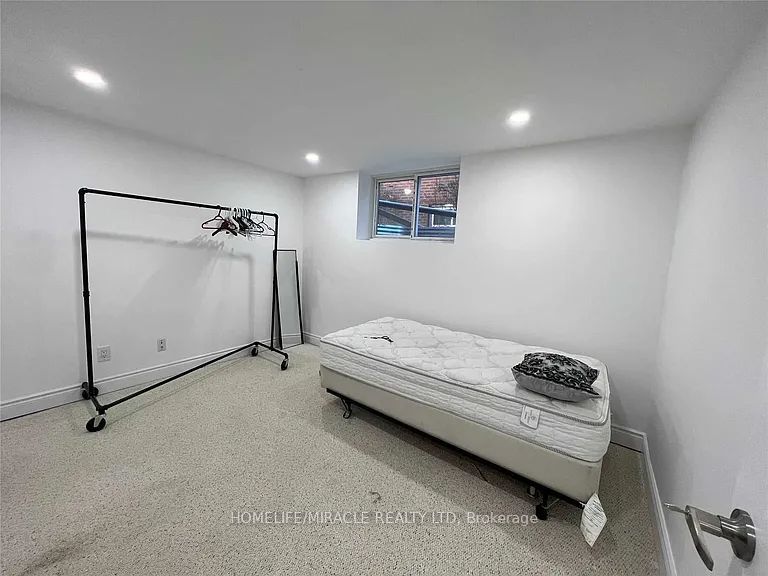 3371 Schomberg Avenue