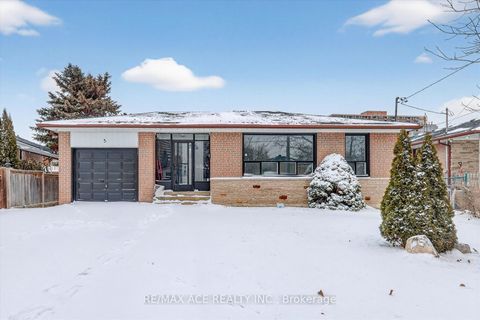 Photo of 5 Forge Drive, Toronto, ON M3N 2R2 (MLS # W12659068)