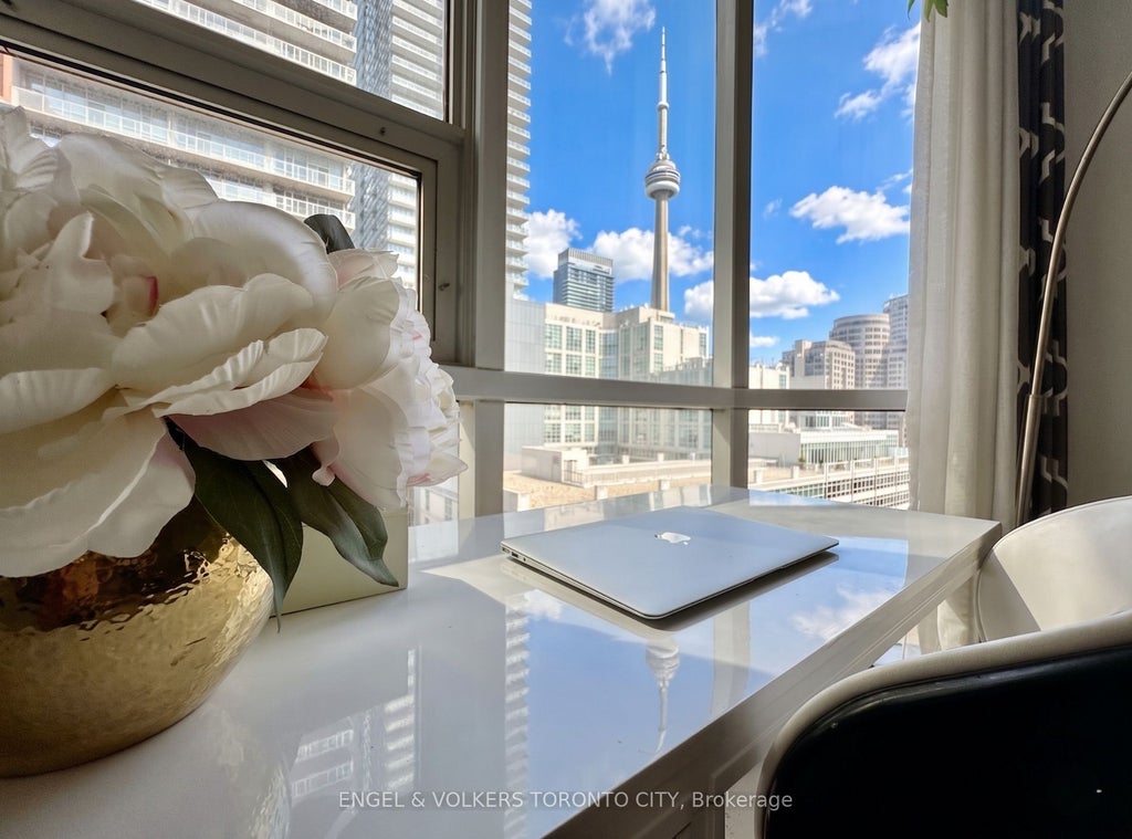 Photo of 393 King Street W #706, Toronto, ON M5V 3G8 (MLS # C13598696)