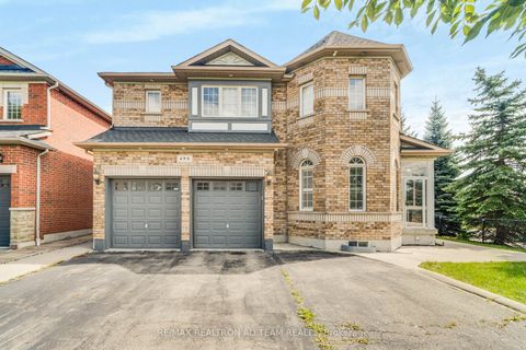498 Tremblant Court Mississauga ON L5W 1P4