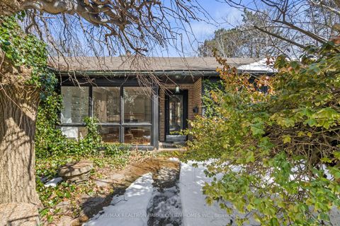 44 The Bridle Path Toronto ON M2L 1C8