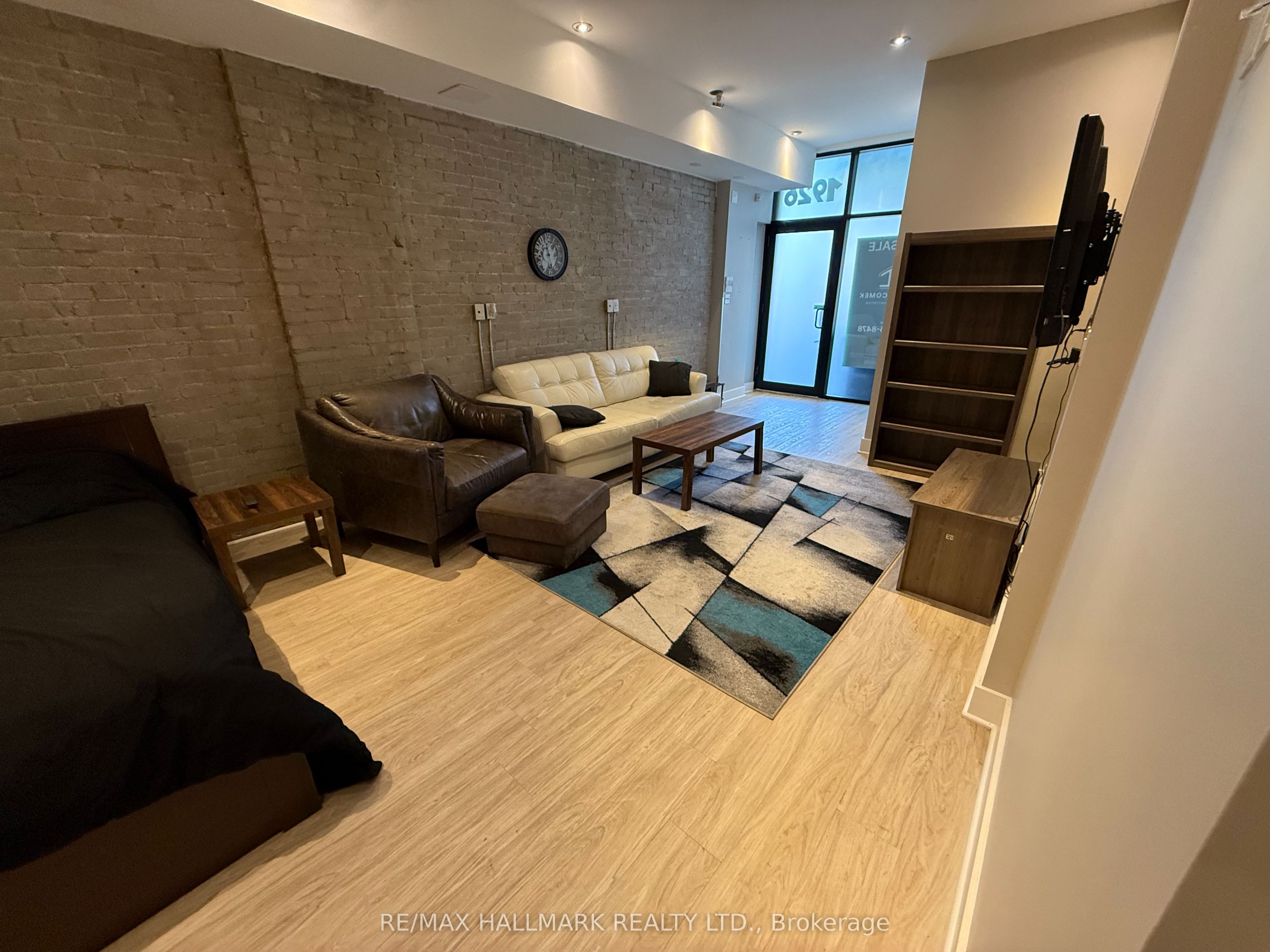 1926 Gerrard Street E