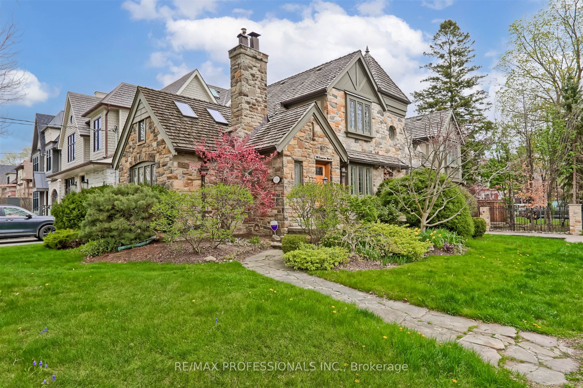 231 Grenview Boulevard S