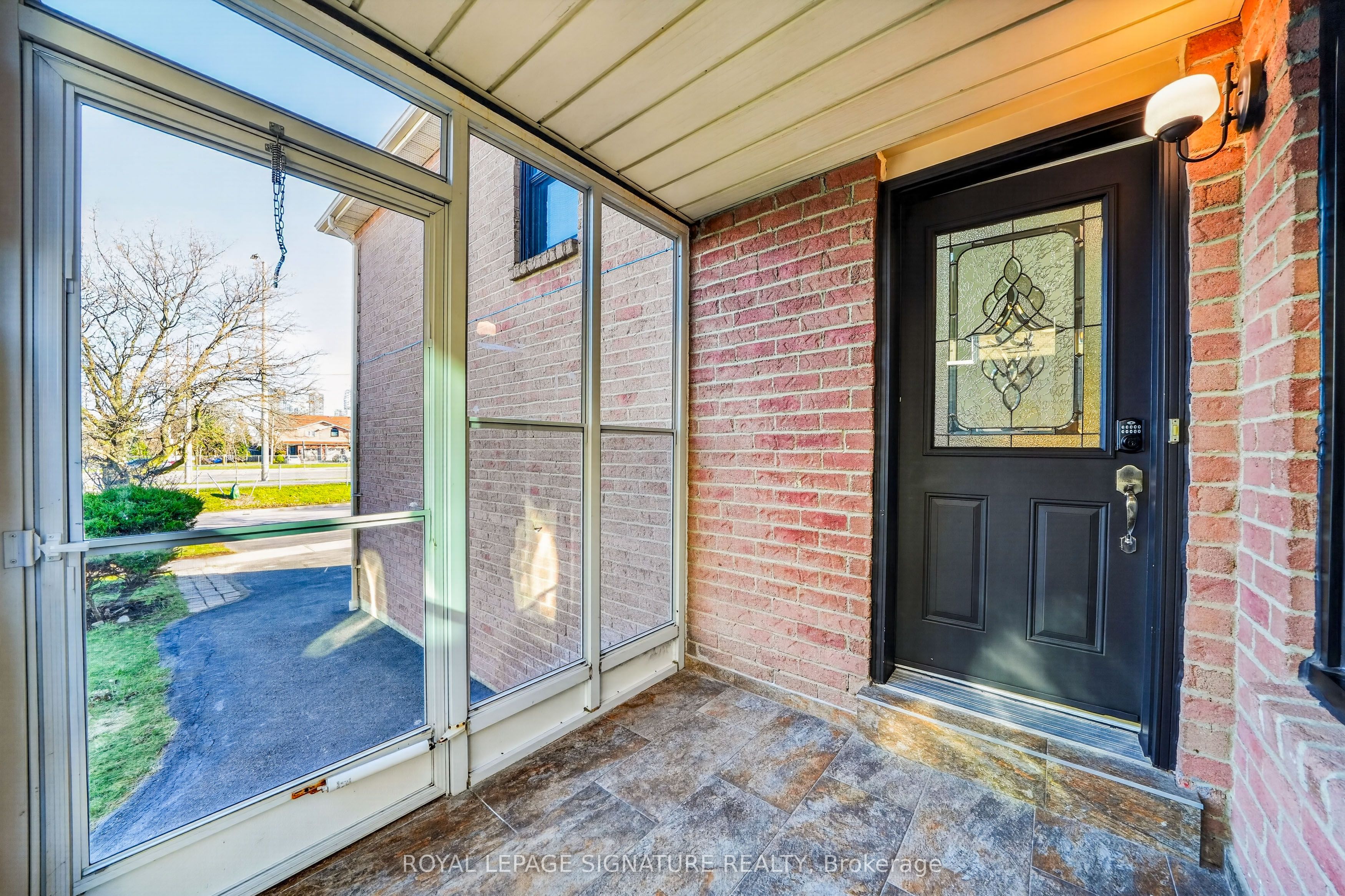 578 Silverthorne Crescent