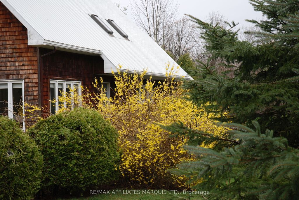 Photo of 18863 Kenyon Con Rd 8 Road, North Glengarry, ON K0C 1T0 (MLS # X13075510)