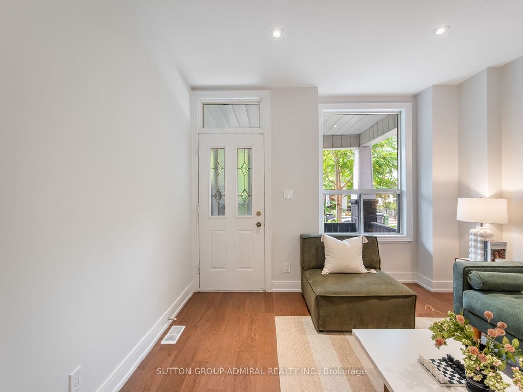 Photo of 398 Crawford Street, Toronto, ON M6J 2V9 (MLS # C12323870)
