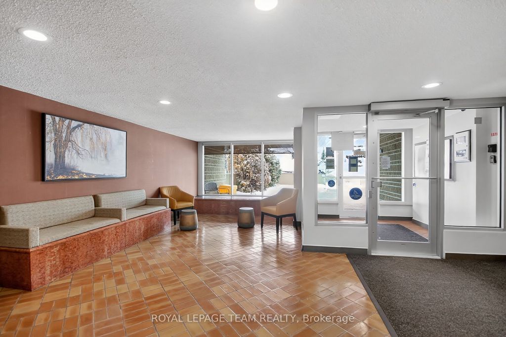 Photo of 555 Brittany Drive #606, Manor Park - Cardinal Glen and Area, ON K1K 4C5 (MLS # X12927222)