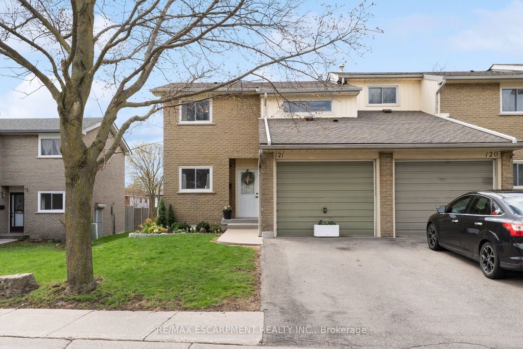 Photo of 201 Queen Victoria Drive #121, Hamilton, ON L8W 1W7 (MLS # X13031056)