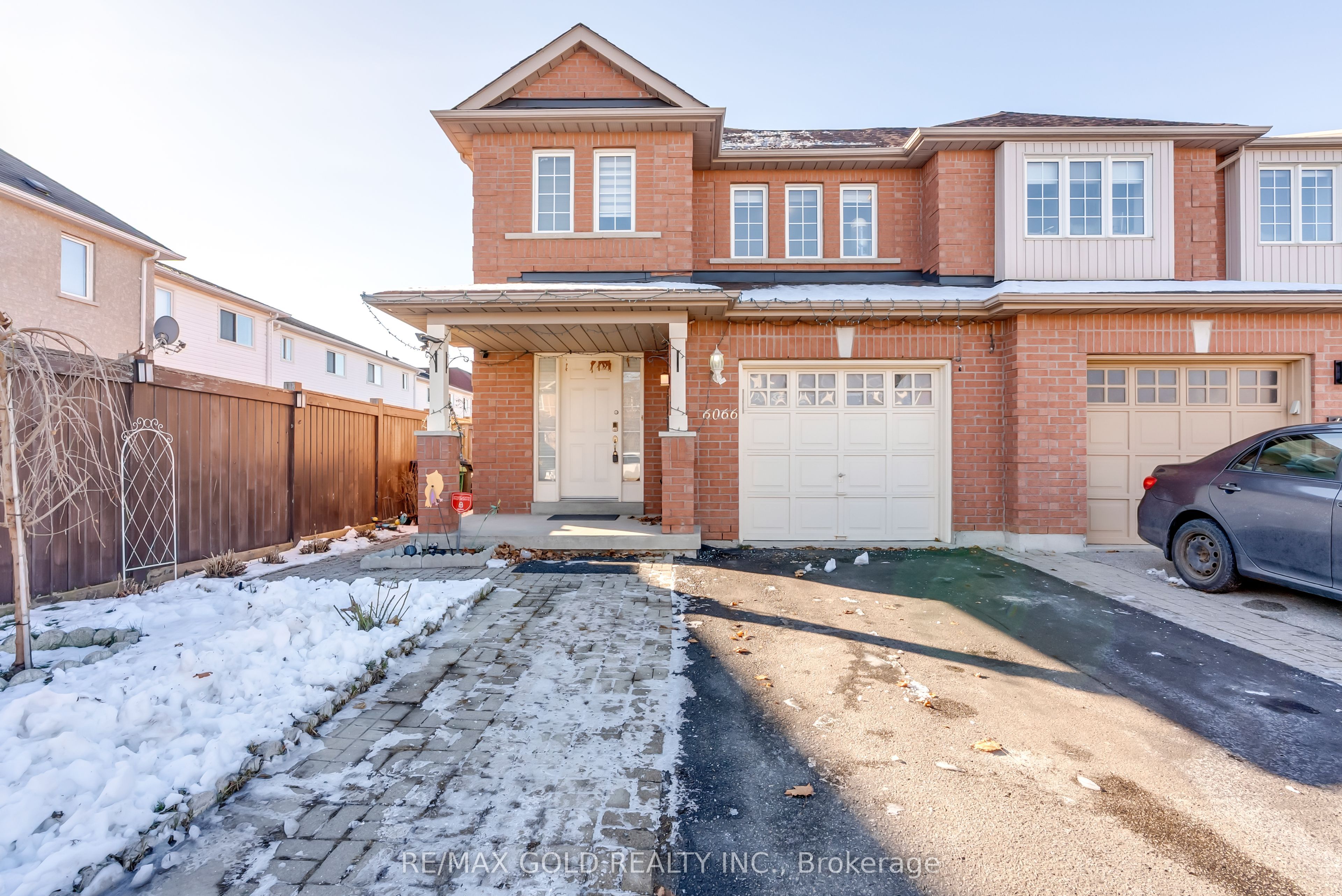 6066 Coxswain Crescent