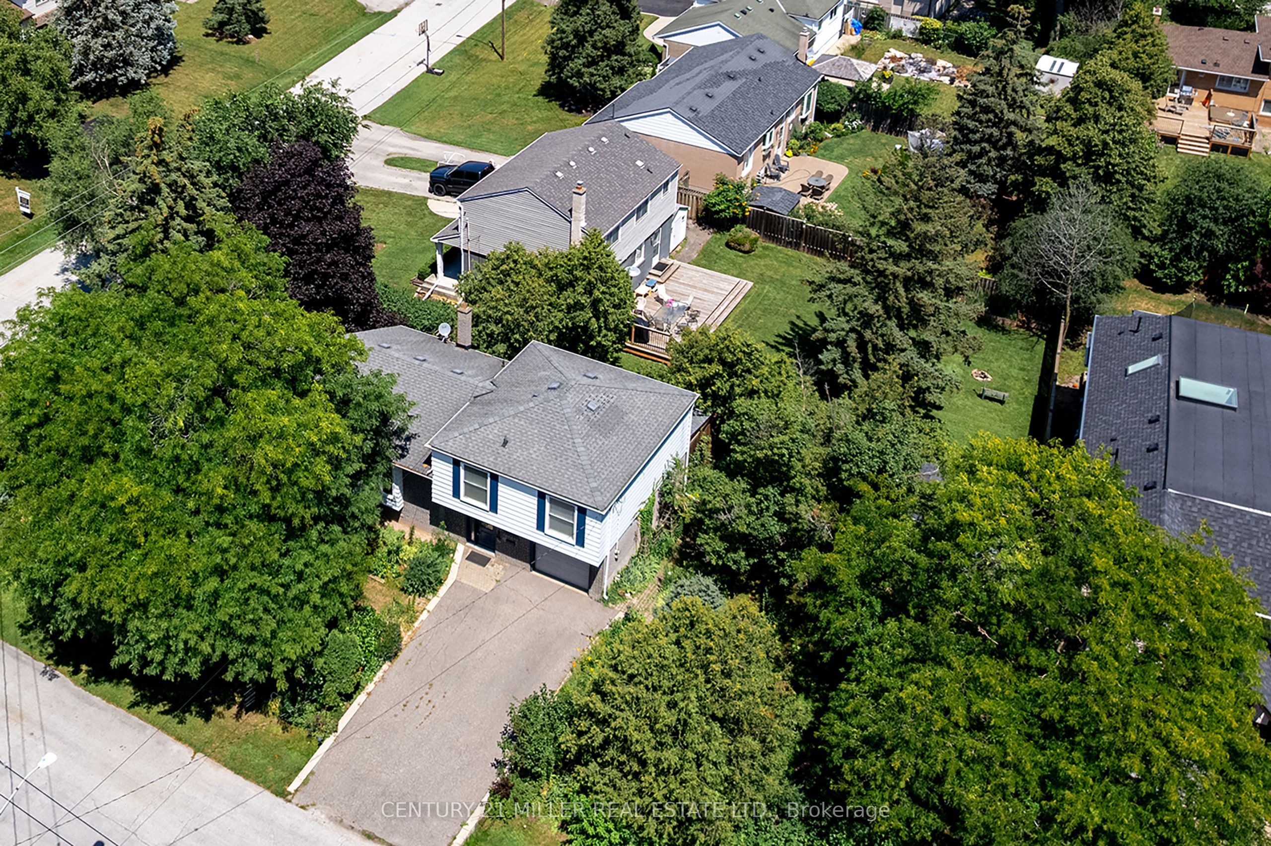 557 Trafford Crescent