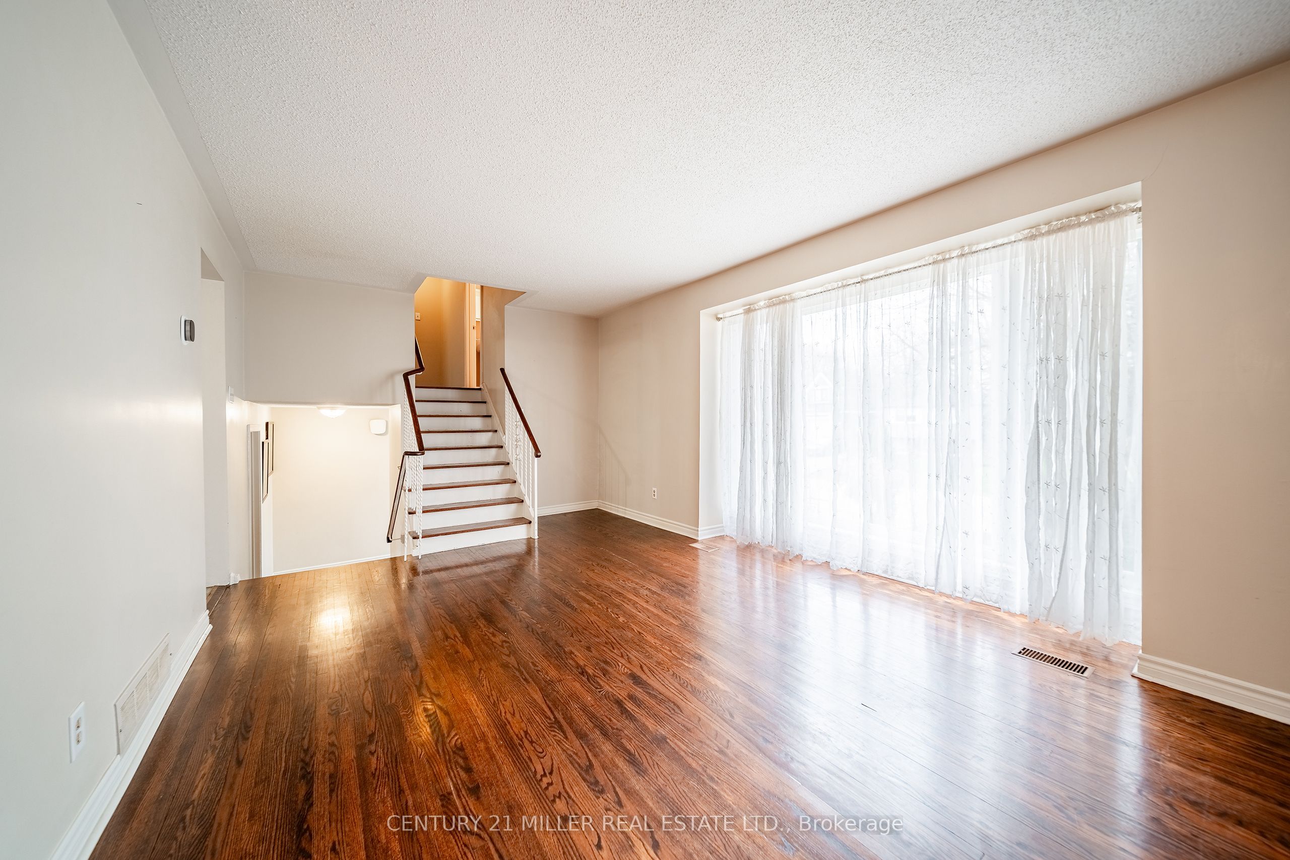 557 Trafford Crescent