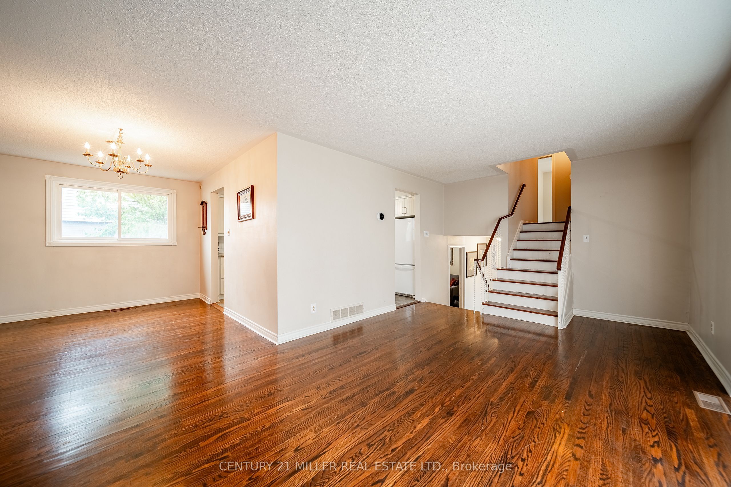 557 Trafford Crescent