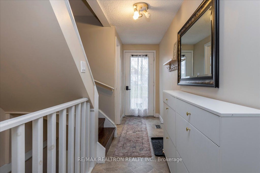 Photo of 99 Robin Court, Barrie, ON L4M 5L9 (MLS # S14120746)