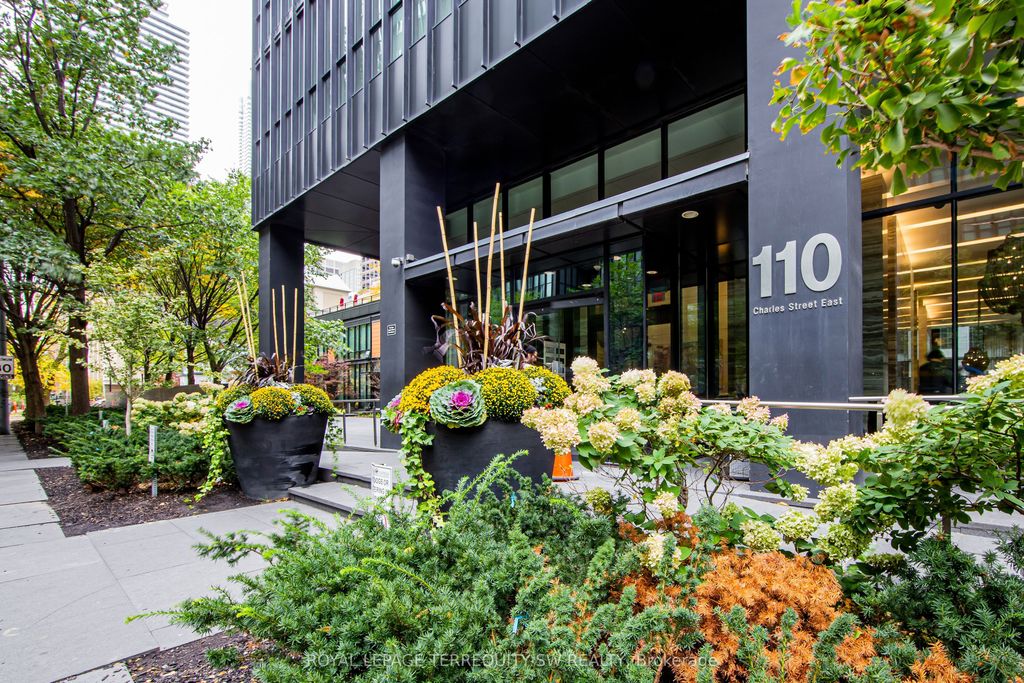 Photo of 110 Charles Street E #707, Toronto, ON M4Y 1T5 (MLS # C13439300)