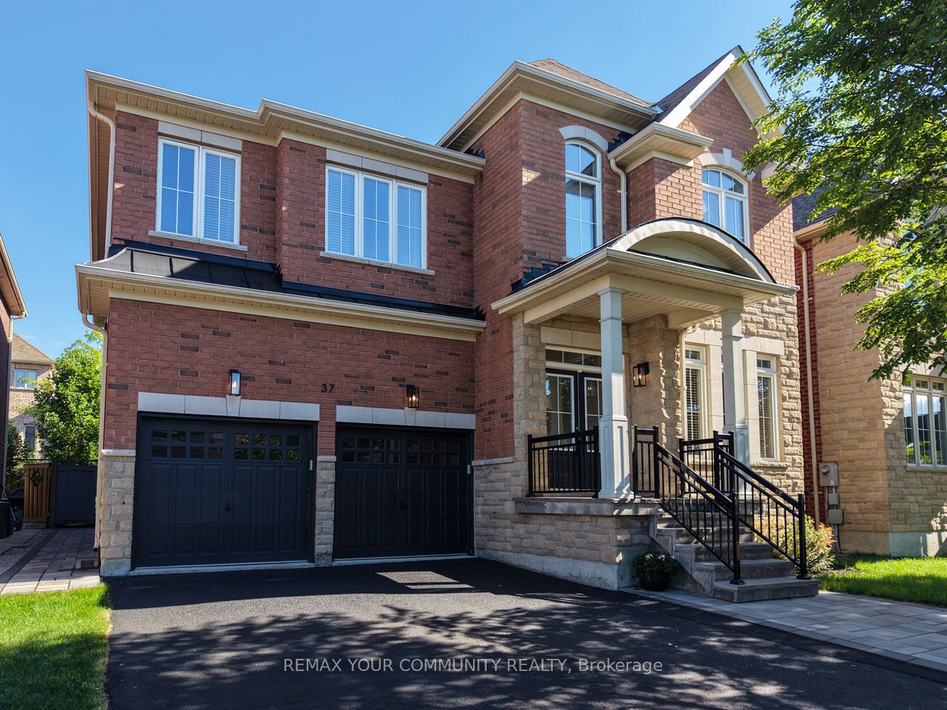 Photo 1 of 45 — 37 Heron Hollow Avenue, Richmond Hill, ON L4E 0V7