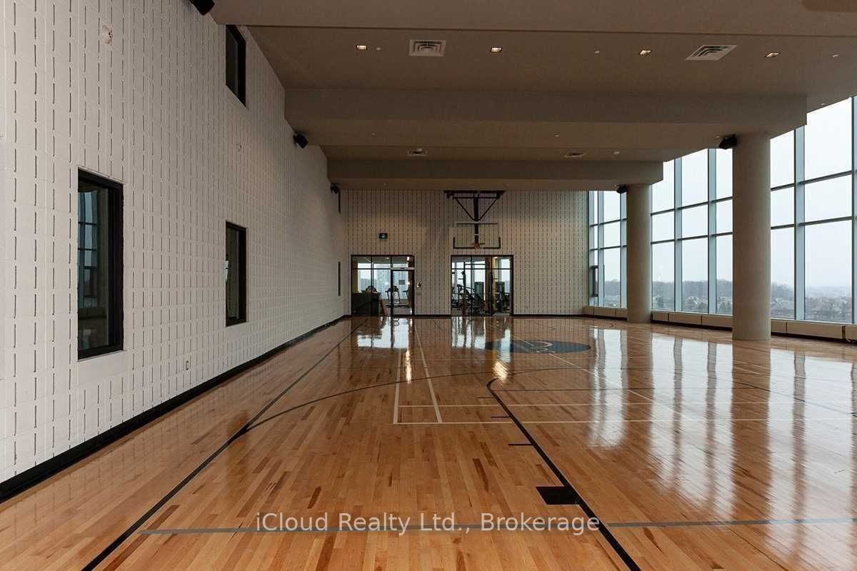 2520 Eglinton Avenue 822