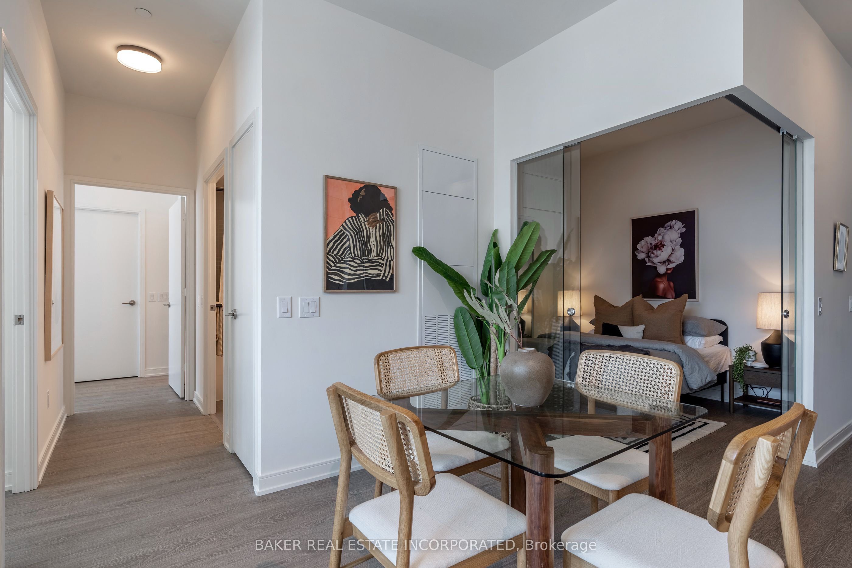 425 Front Street E 911