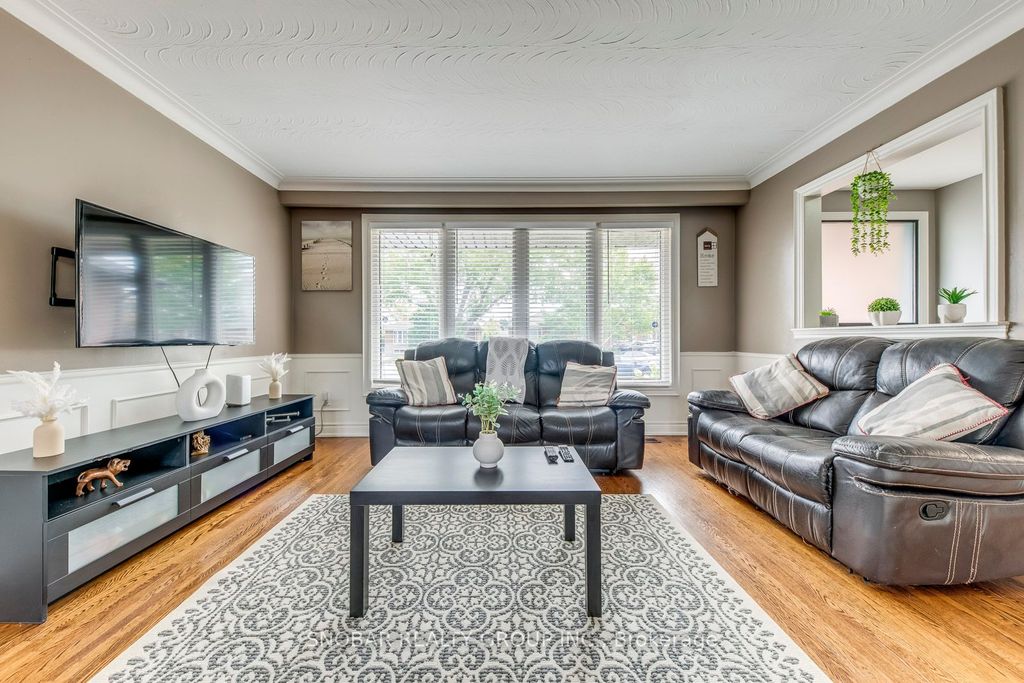 Photo of 44 Arkley Crescent, Toronto, ON M9R 3S3 (MLS # W12405511)