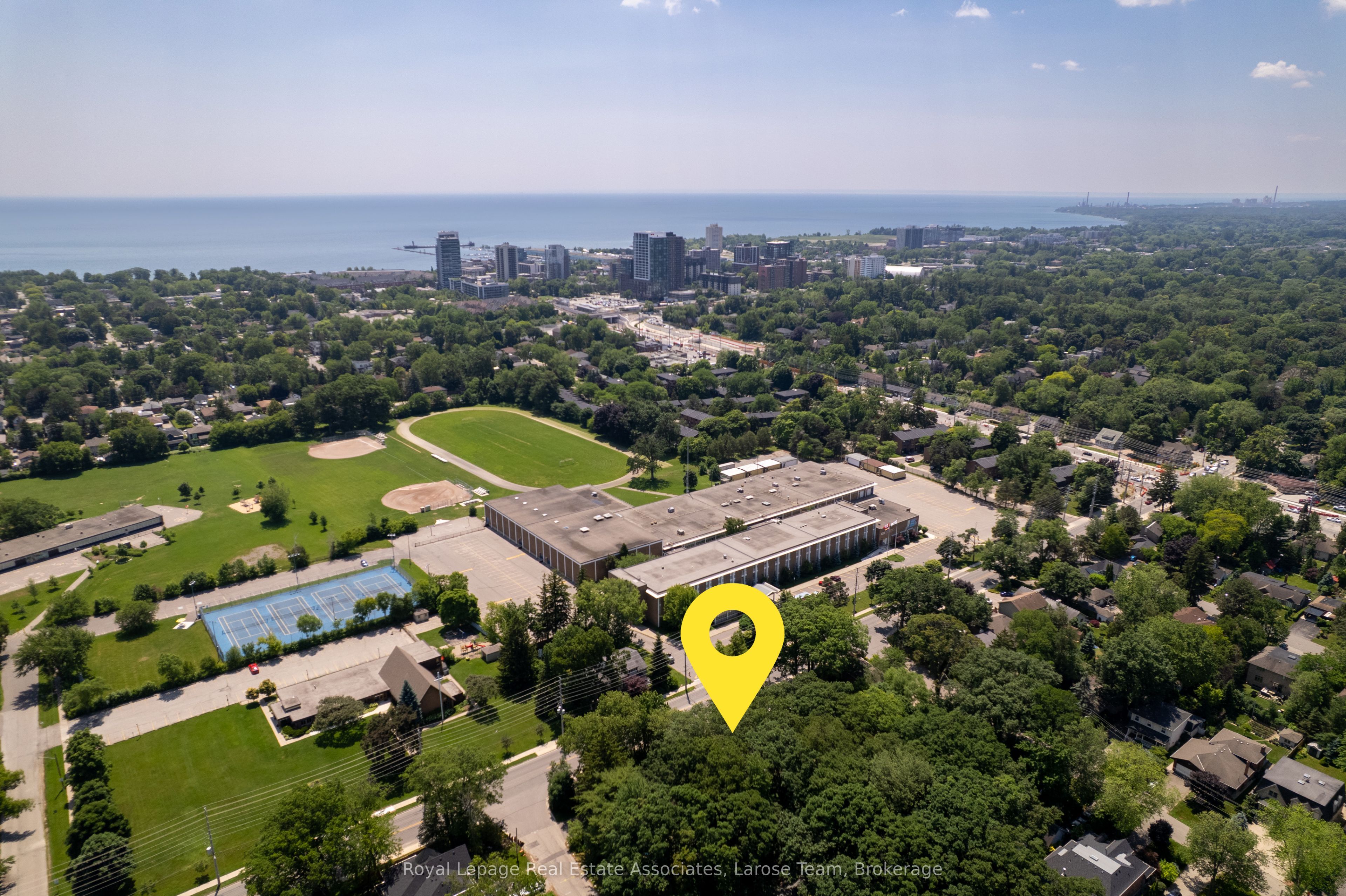 101 Mineola Road E