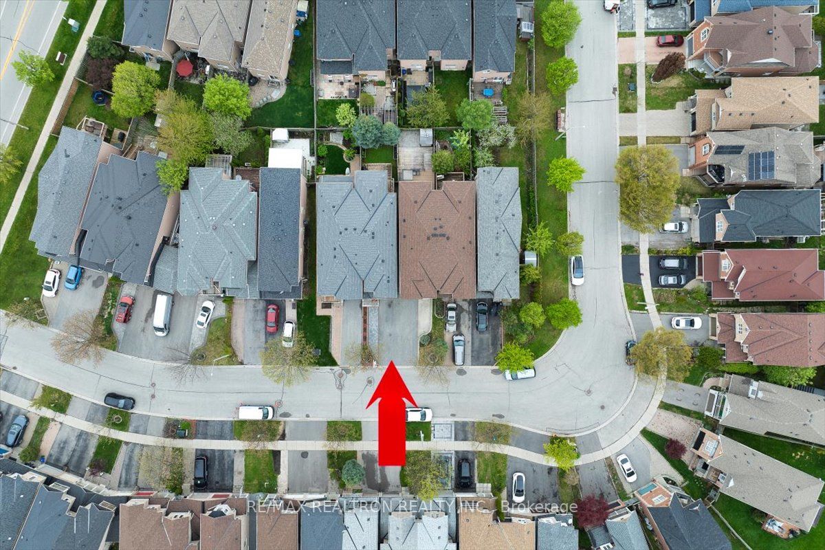 63 Carousel Crescent