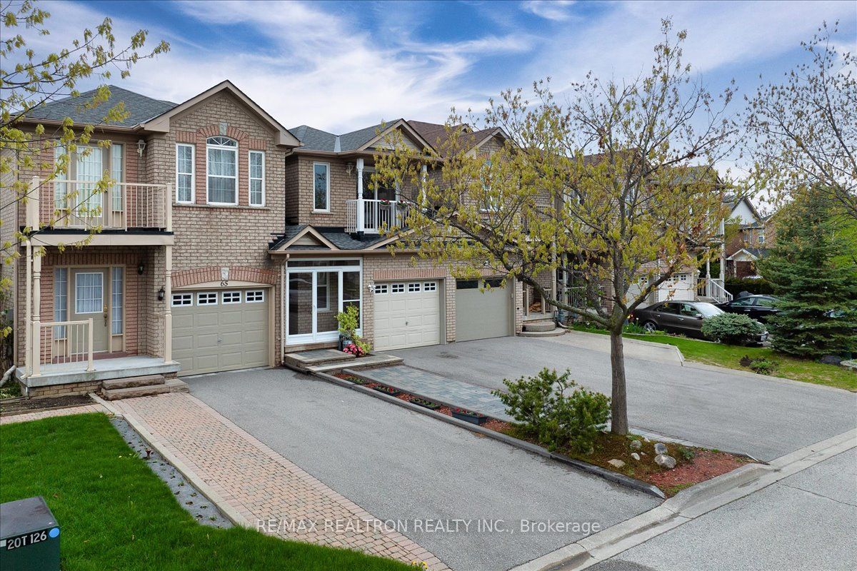 63 Carousel Crescent